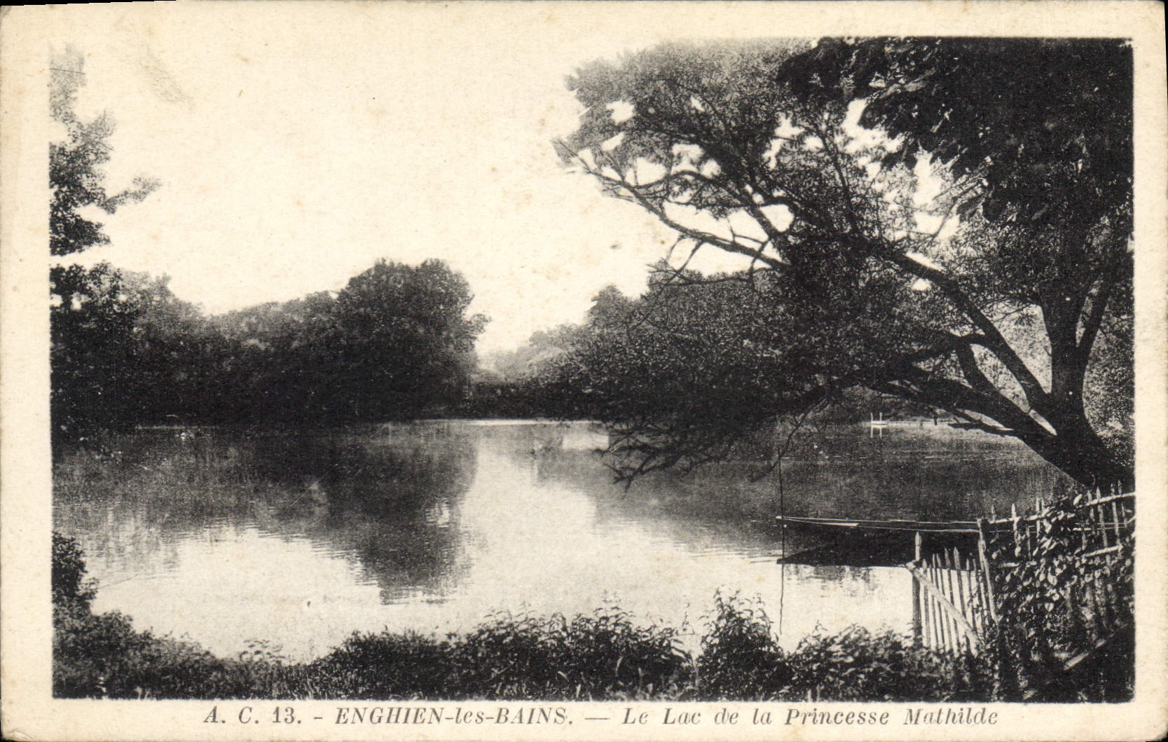 CPA Enghien les Bains Le Lac de la Princesse Mathilde 