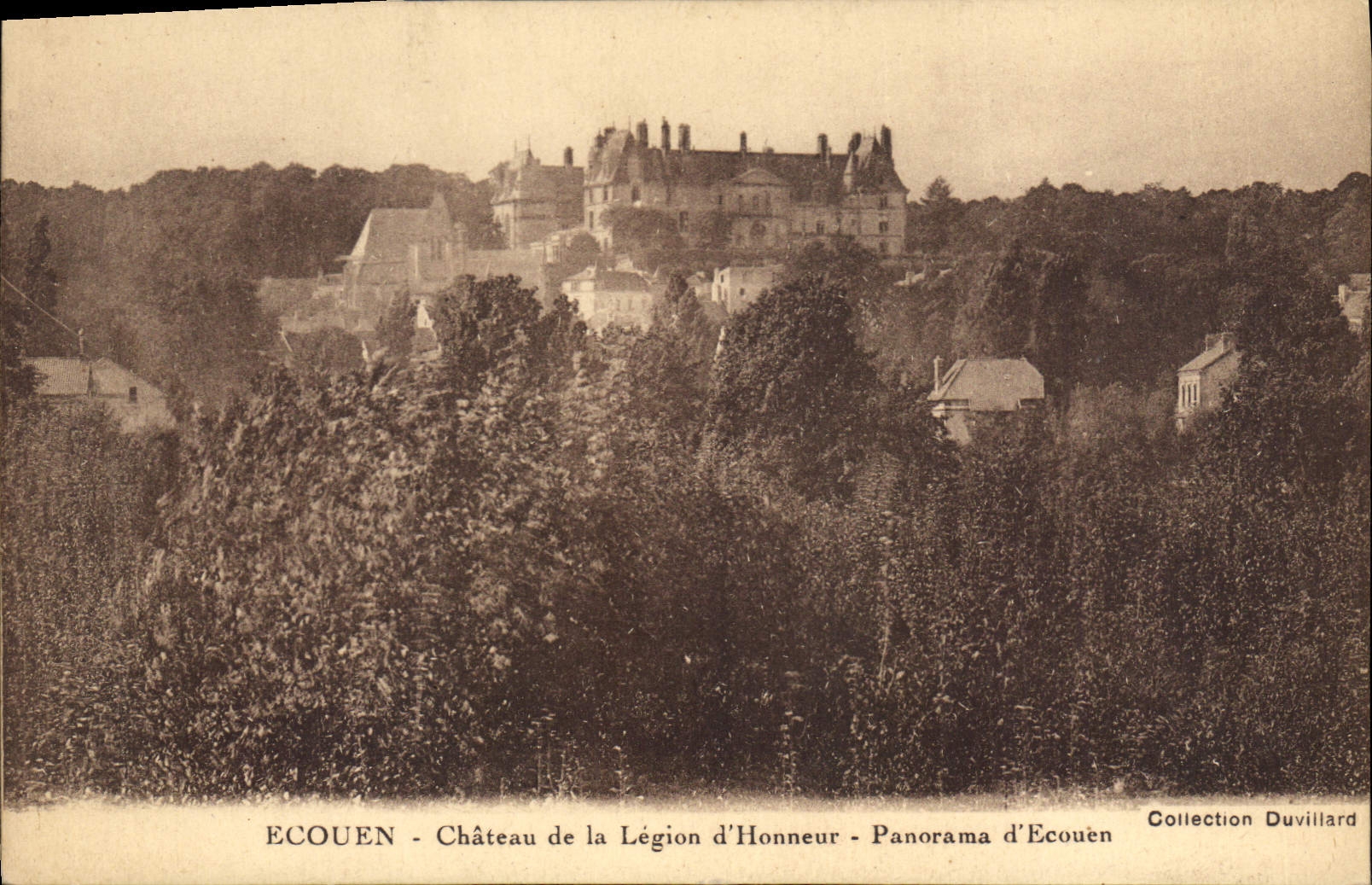 CPA Ecouen Chateau de la Legion d'Honneur Panorama d'Ecouen 
