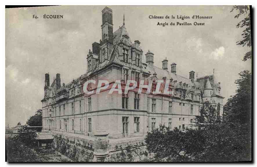 CPA Ecouen Chateau de la Legion d'Honneur Angle du Pavillon Ouest 