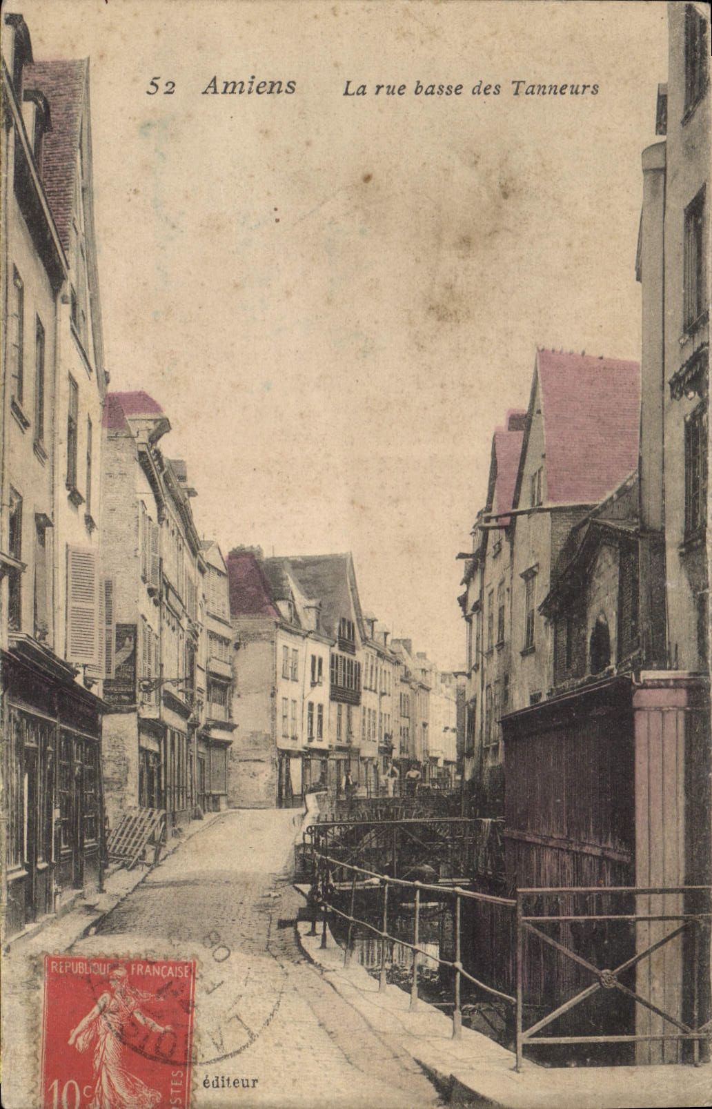 CPA Amiens La rue basse des Tanneurs 