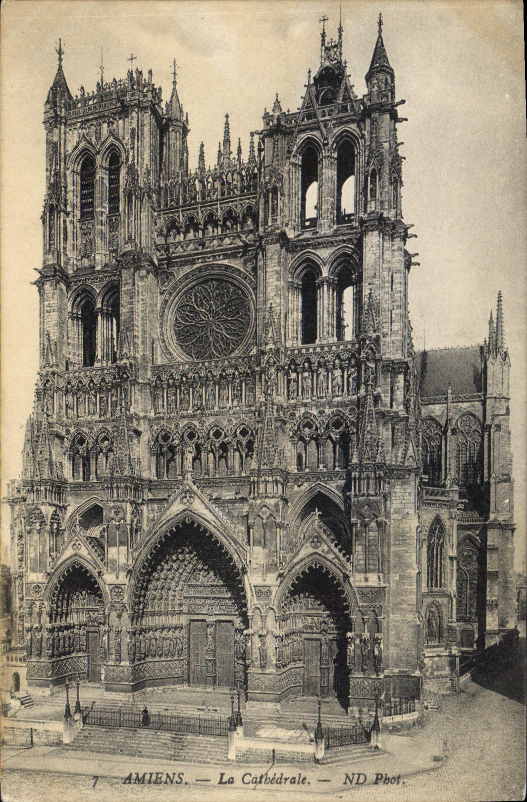 CPA Amiens La Cathedrale 