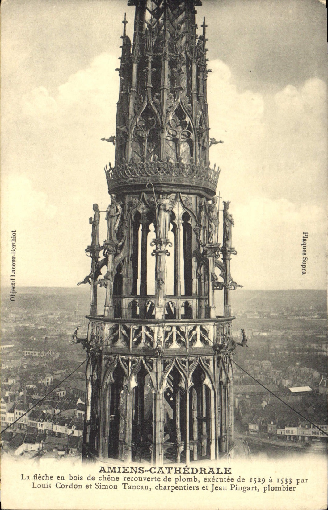 CPA Amiens Cathedrale La fleche en bois de chene