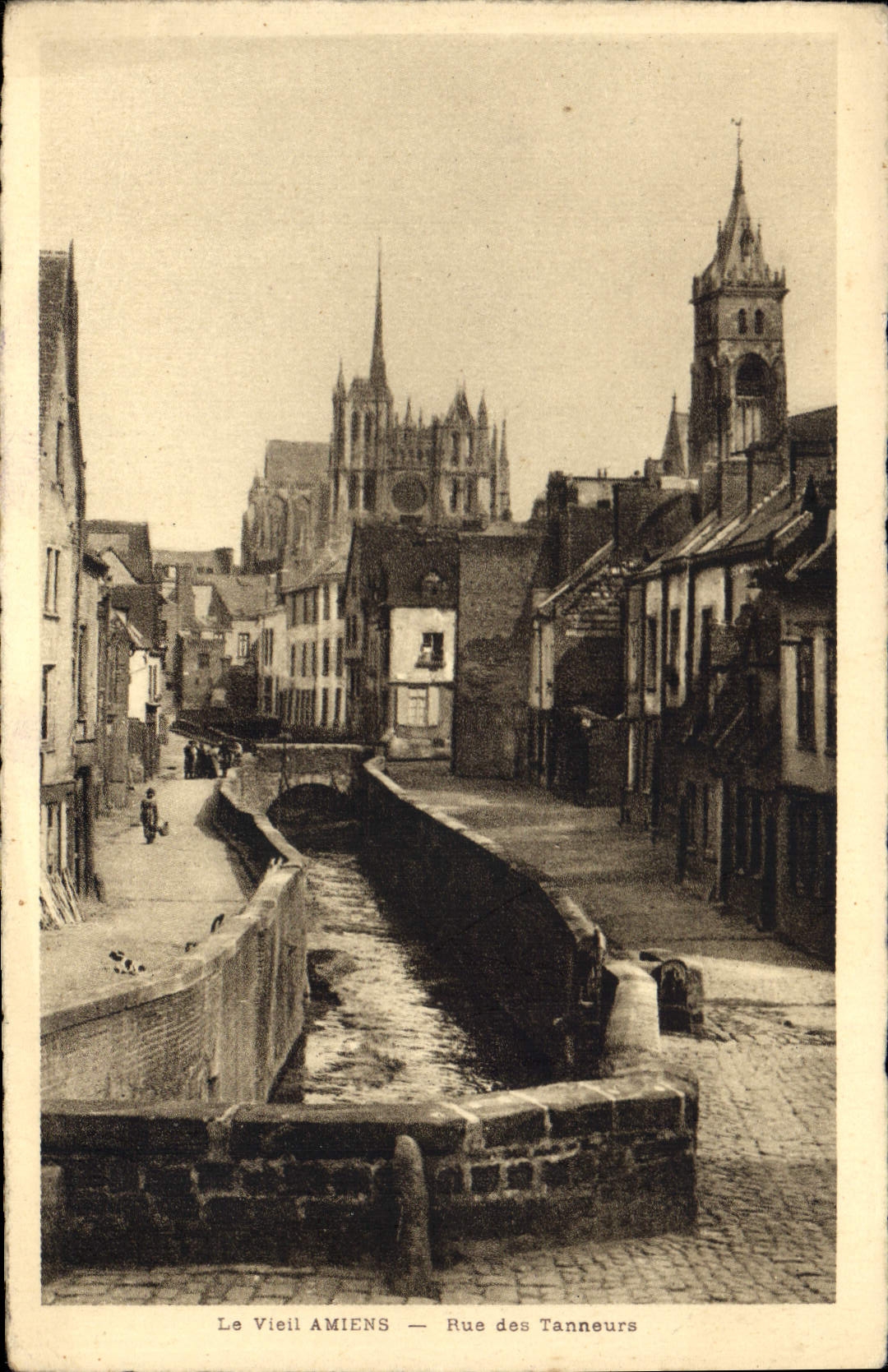 CPA Le Vieil Amiens Rue des Tanneurs 