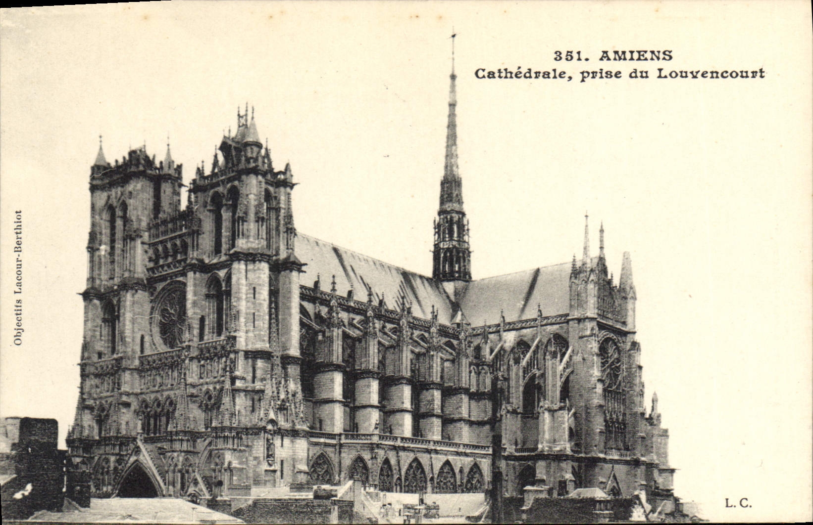 CPA Amiens cathedrale prise du Louvencourt 