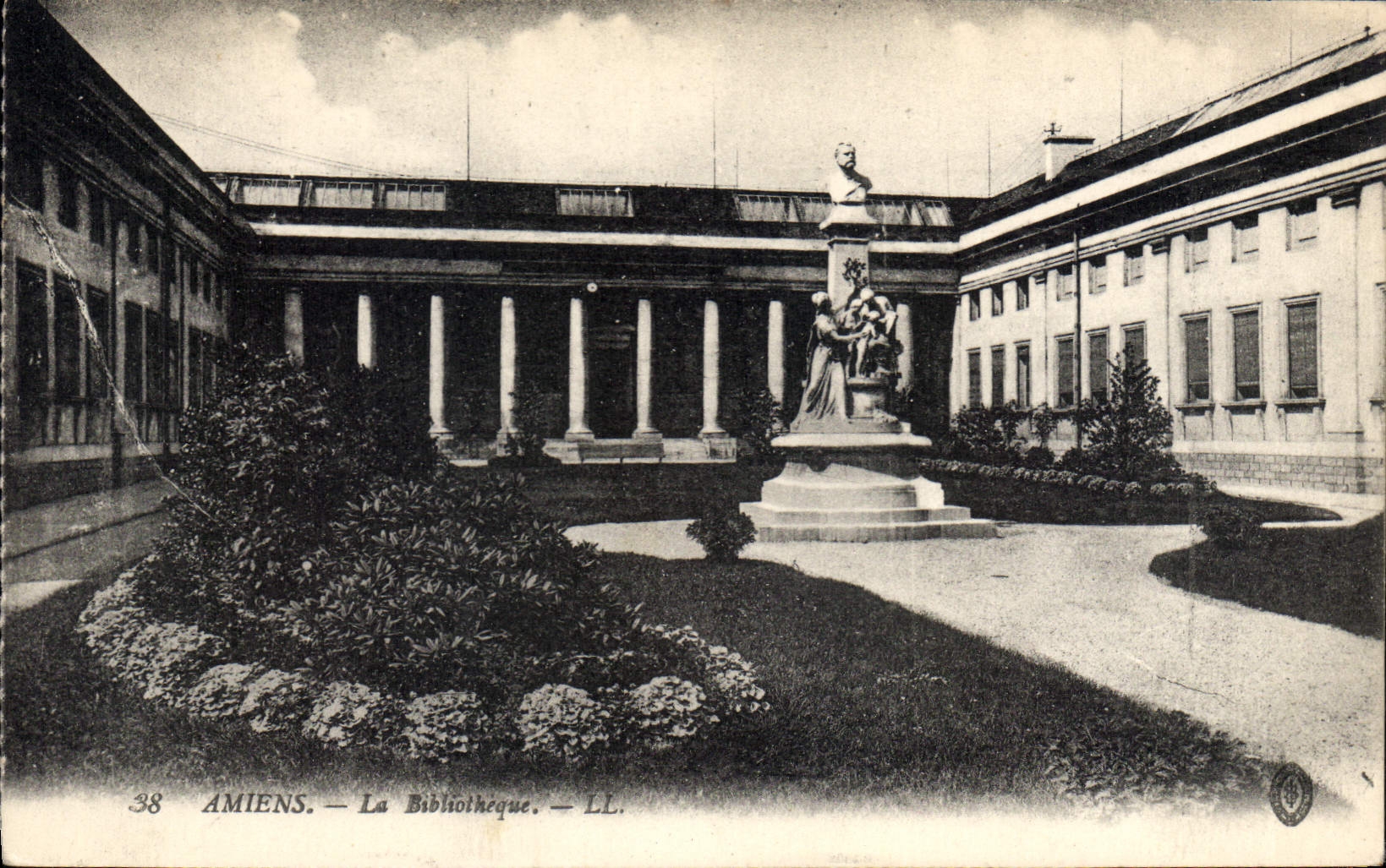 CPA Amiens la Bibliotheque 