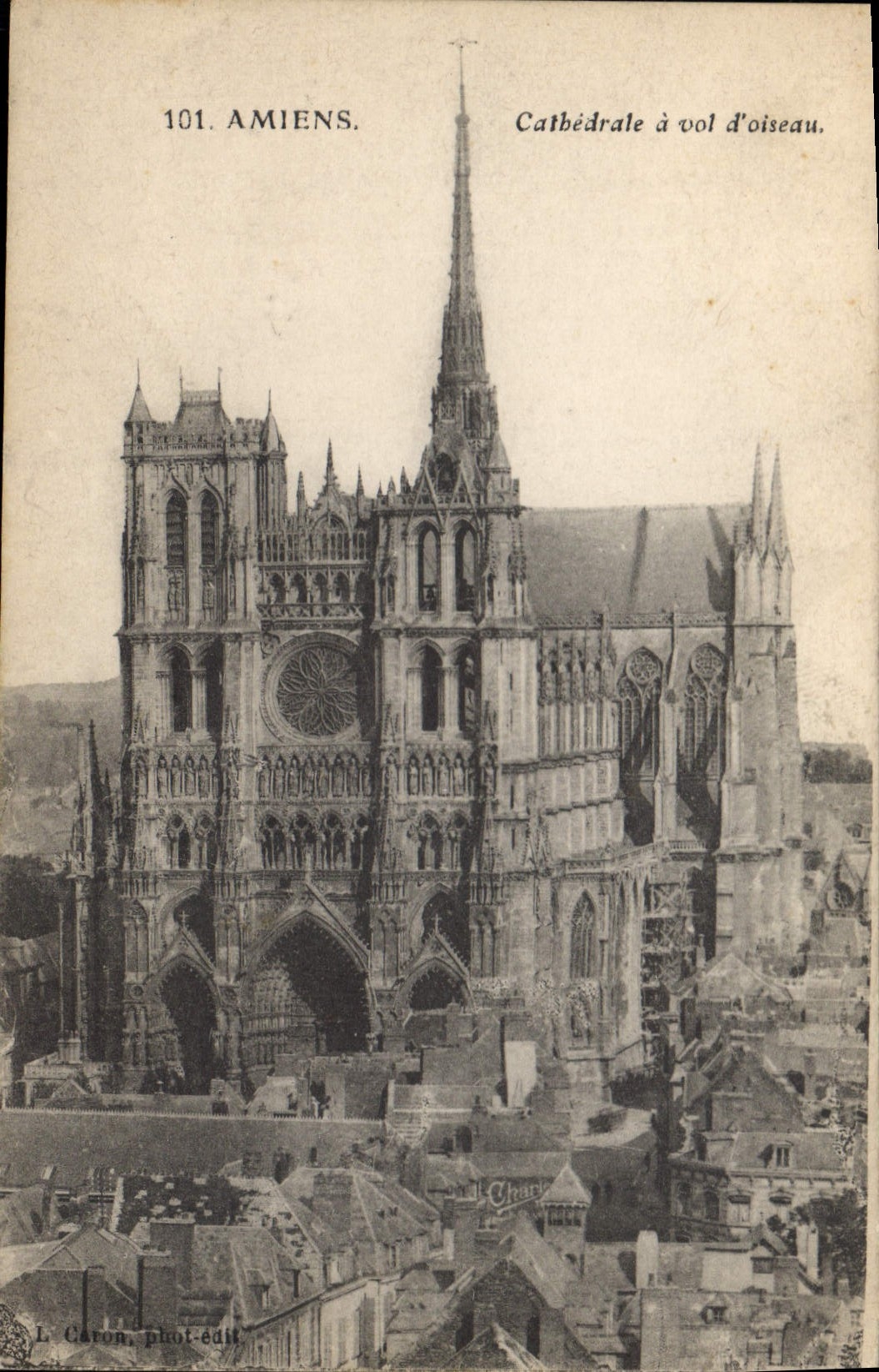 CPA Amiens cathedrale a vol d'oiseau 