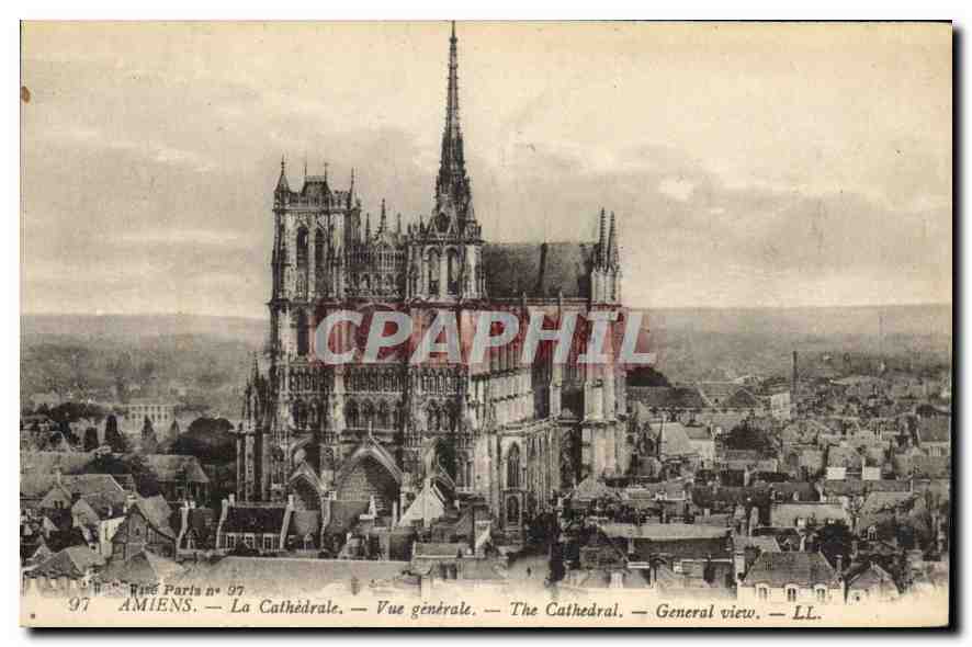 CPA Amiens la cathedrale vue generale 