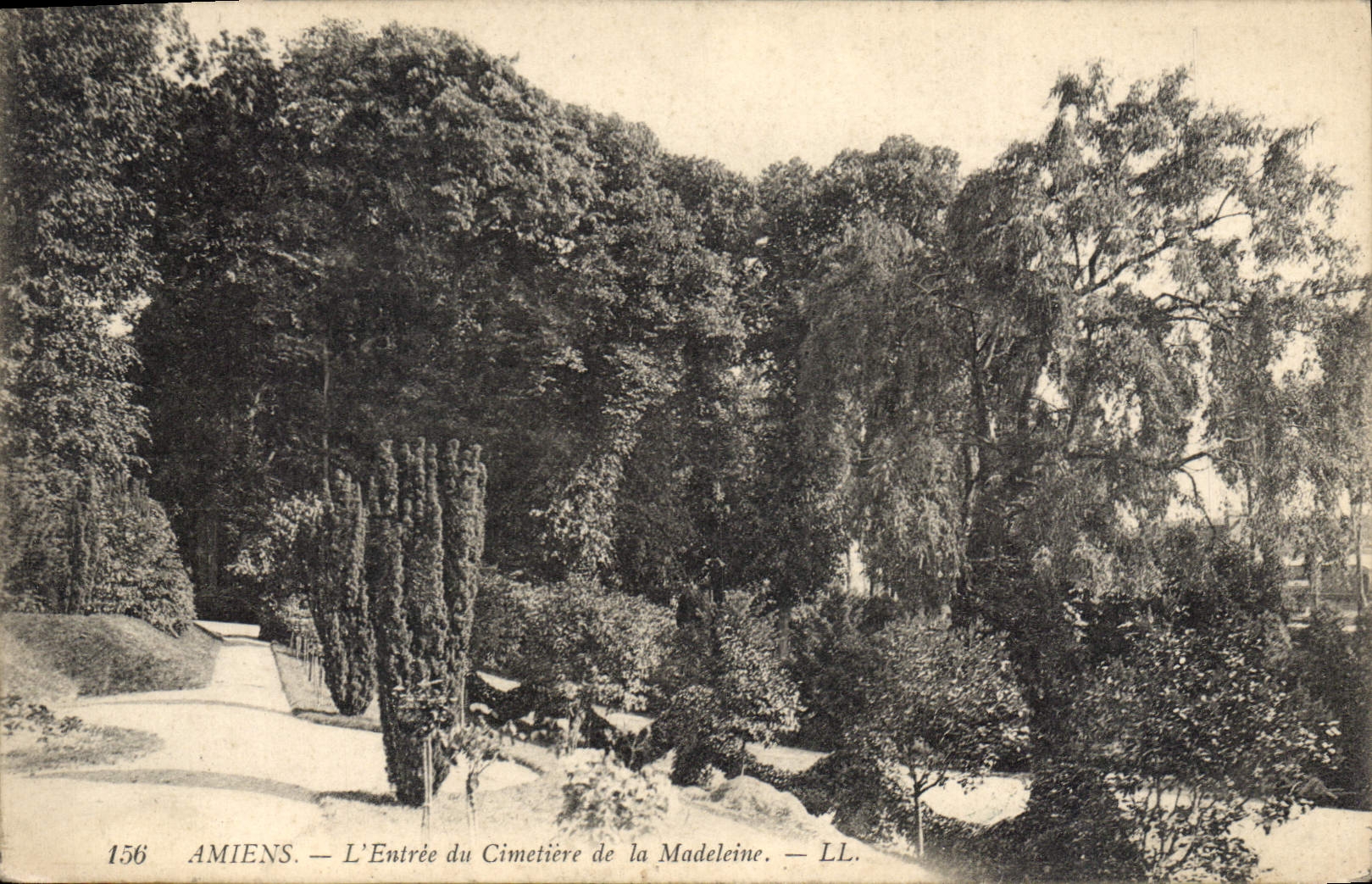 Amiens — L'Entrée du Cimetière de la Madeleine — LL. N° 156