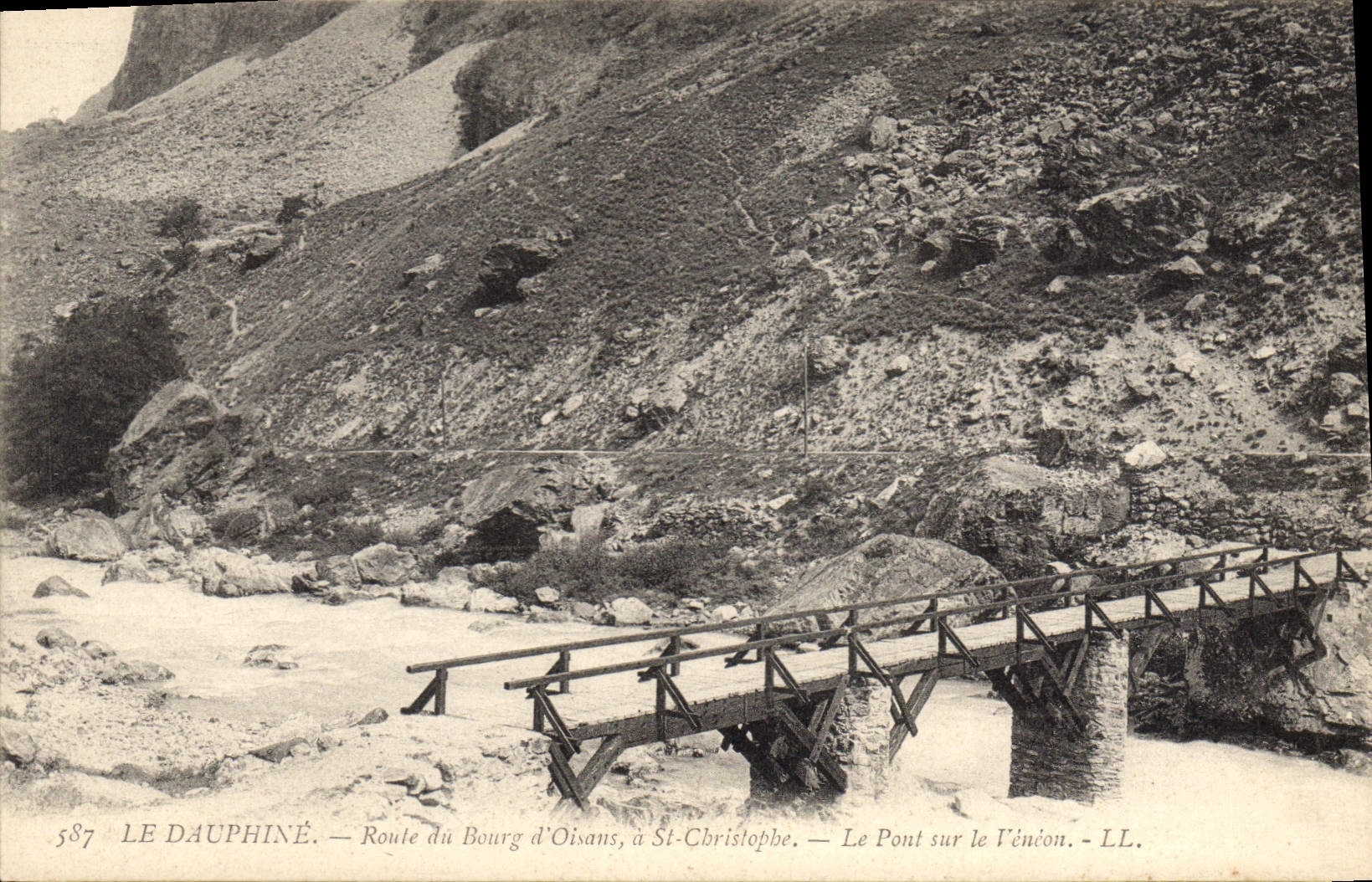 CPA Le Dauphine Route du Bourg d'oisans a St Christophe le pont sur le veneon 