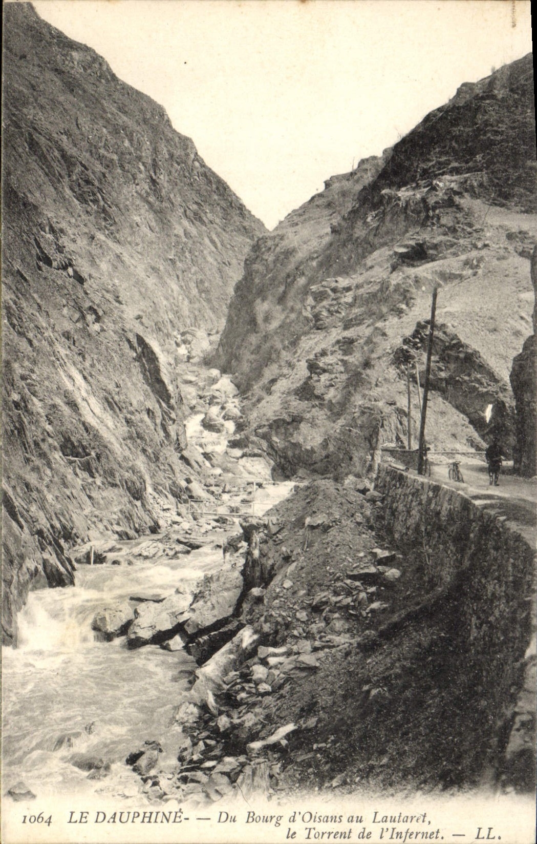 CPA La Dauphine du Bourg d'Oisans au Lautaret le Torrent de l'Infernet 