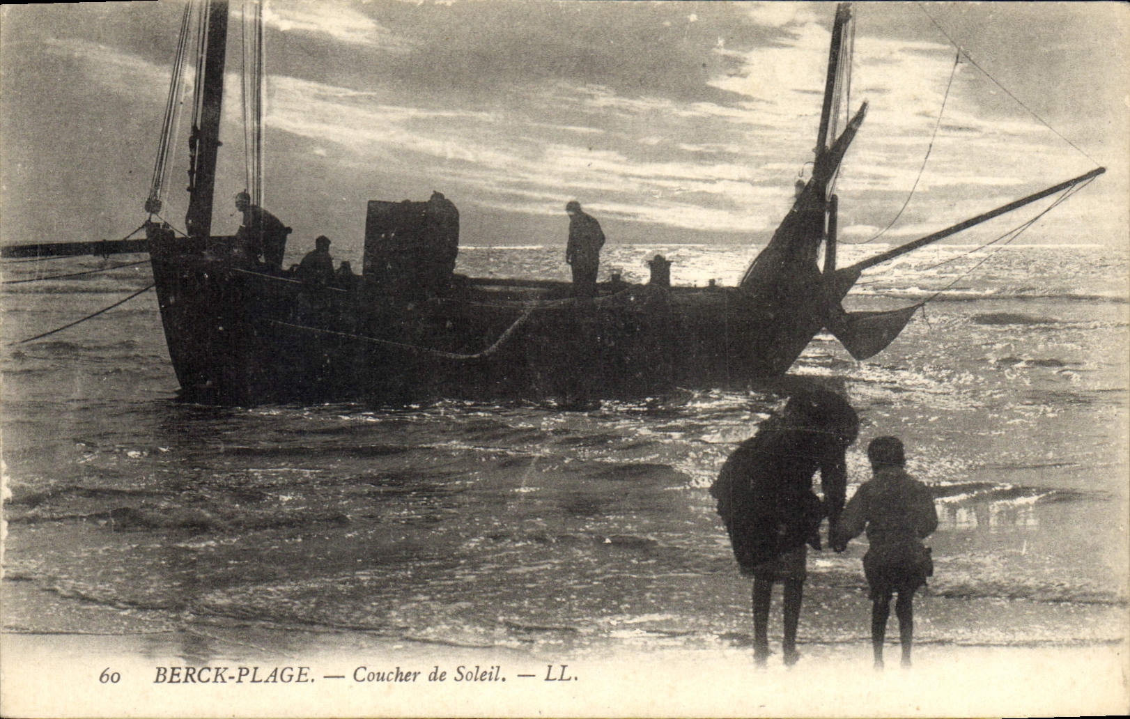 CPA Berck Plage Coucher de Soleil Bateau