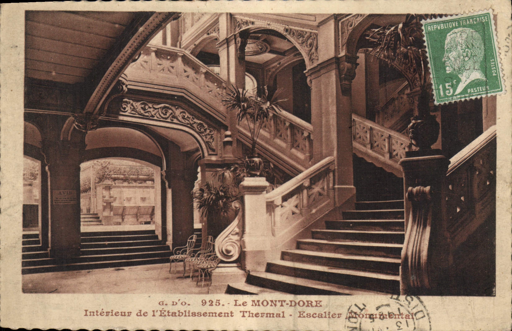 CPA Le Mont Dore interieur de l'Etablissement Thermal Escalier 