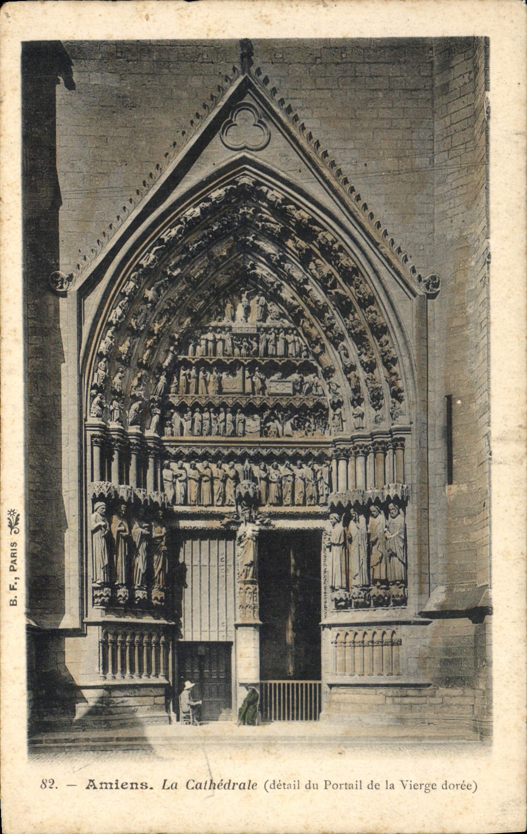 CPA Amiens la cathedrale detail du portail de la Vierge doree 