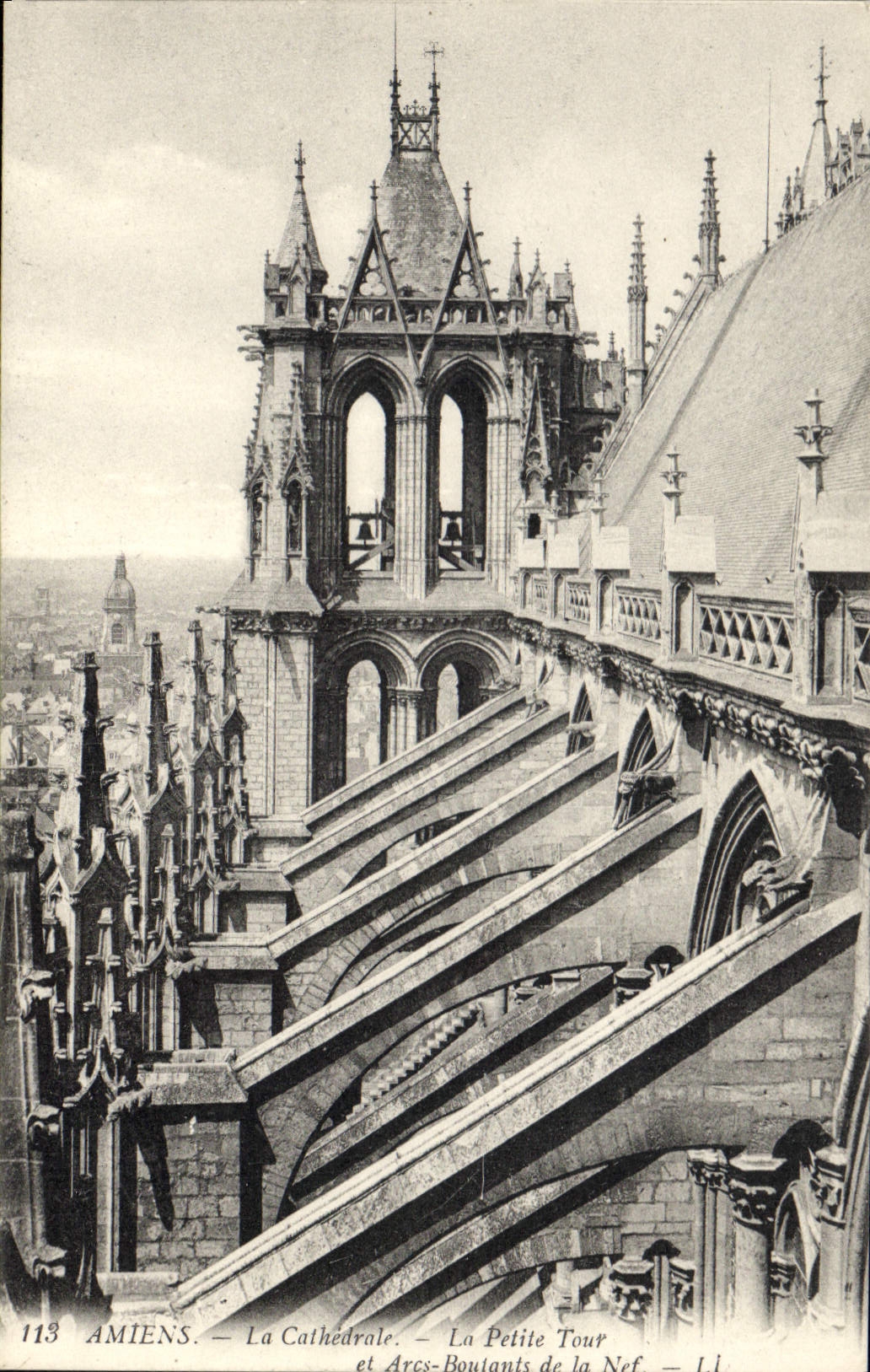 CPA Amiens la cathedrale la petite tour et Arcs Boulants de la Nef 