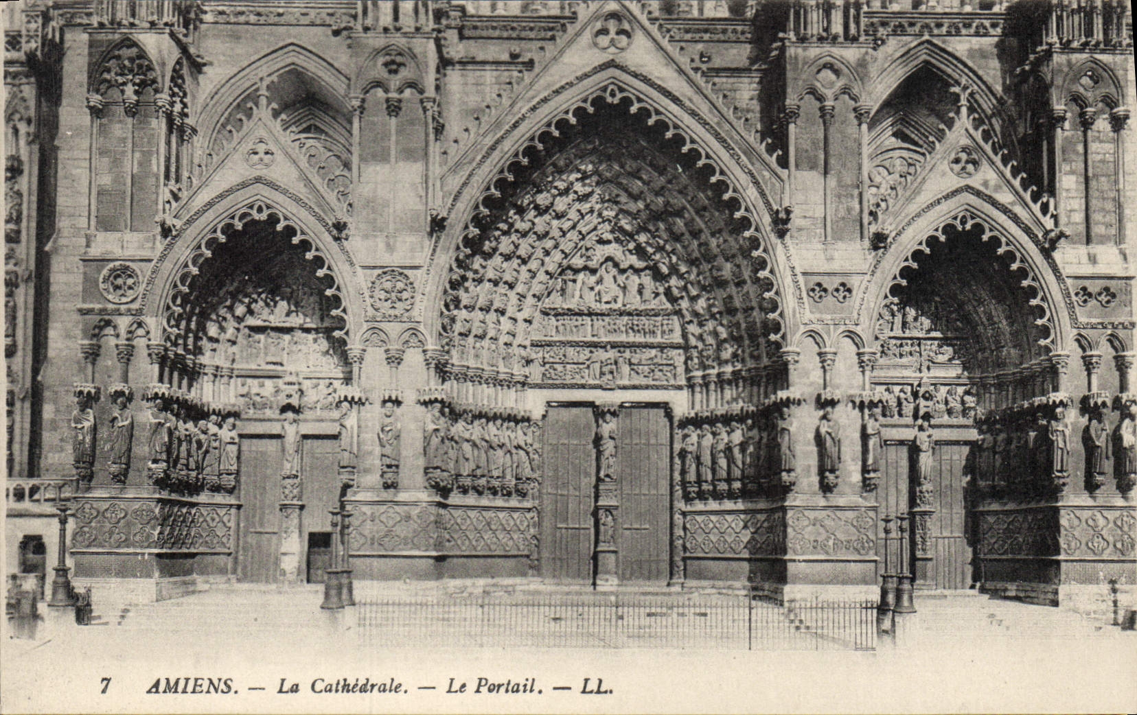 CPA Amiens la cathedrale le portail 