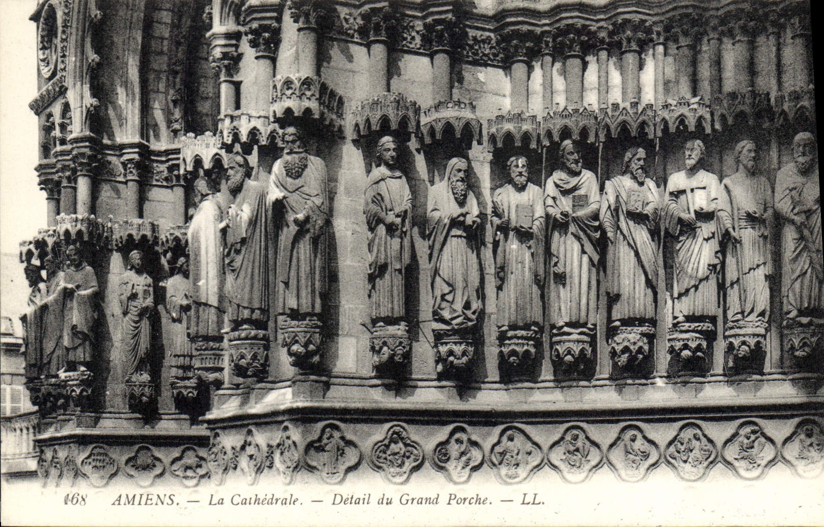 CPA Amiens la cathedrale detail du grand porche 