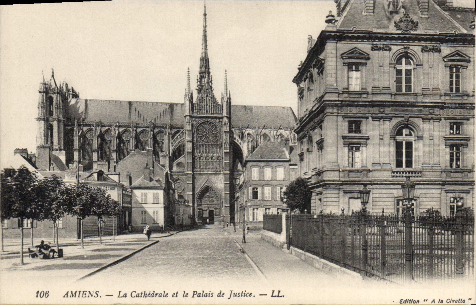 CPA Amiens la cathedrale et le palais de justice 