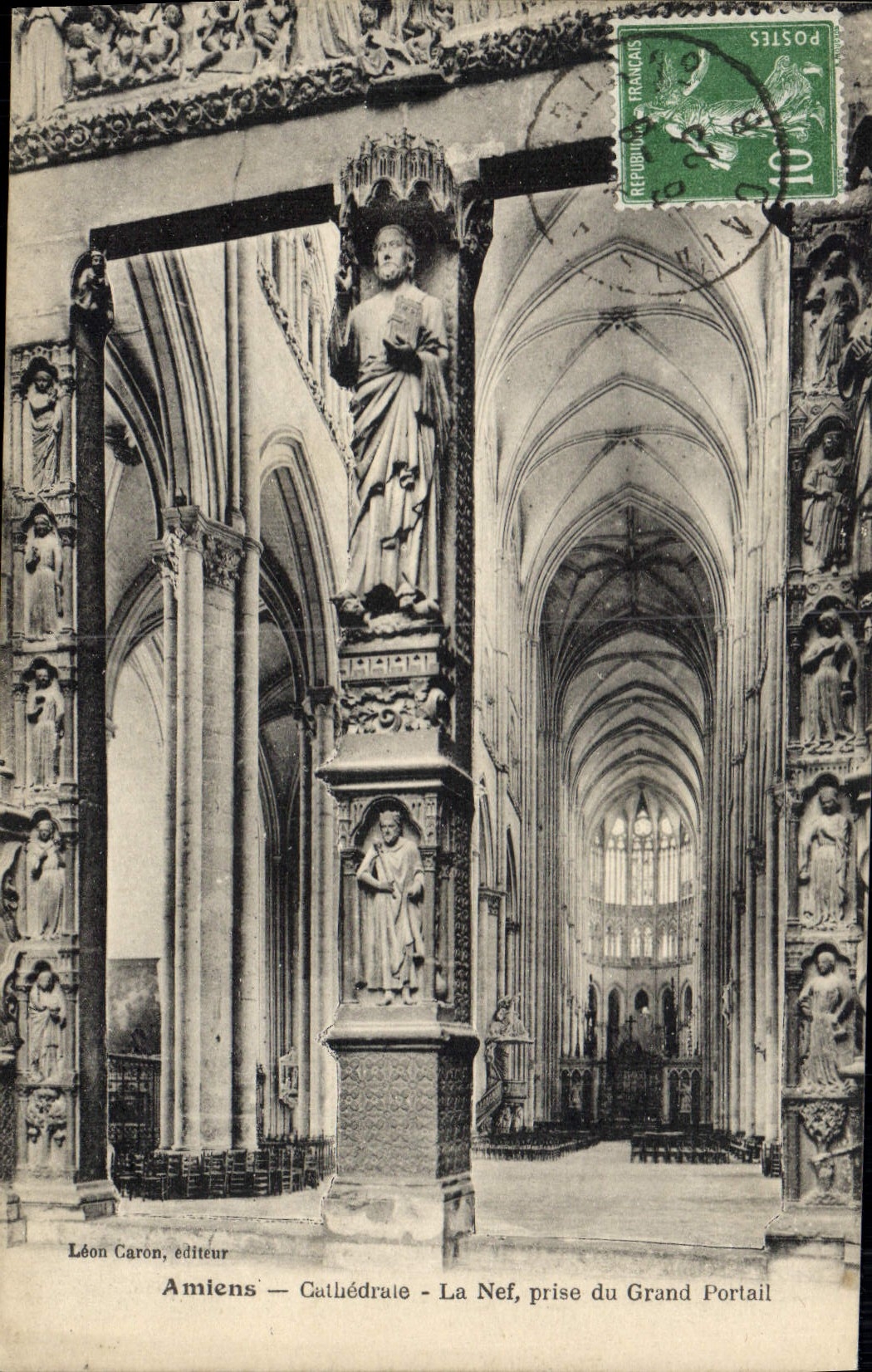 CPA Amiens cathedrale la Nef Prise du grand Portail 