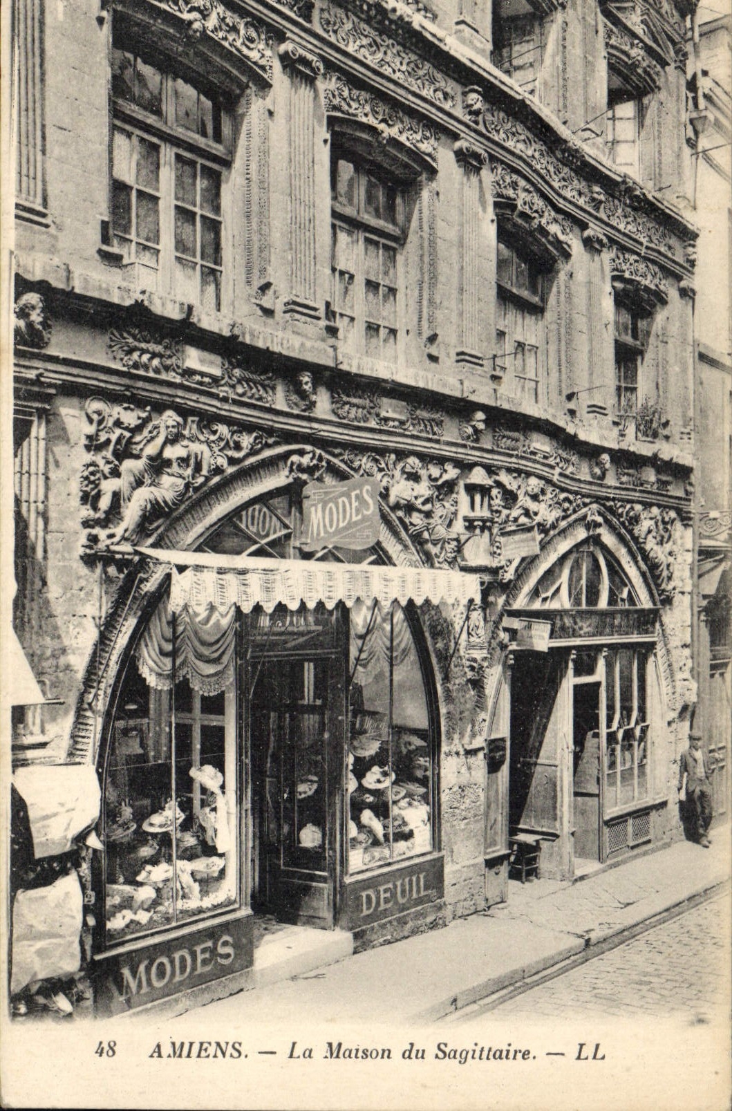 CPA Amiens la maison du Sagittaire 