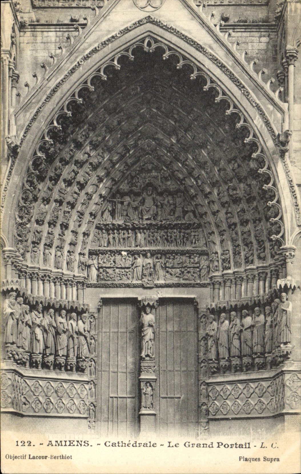 CPA Amiens cathedrale le grand portail 