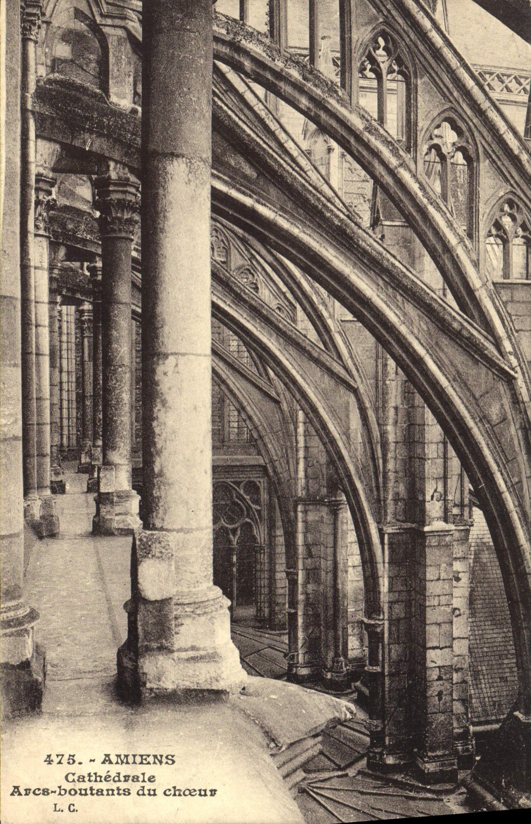CPA Amiens cathedrale Arcs boutants du Choeur 