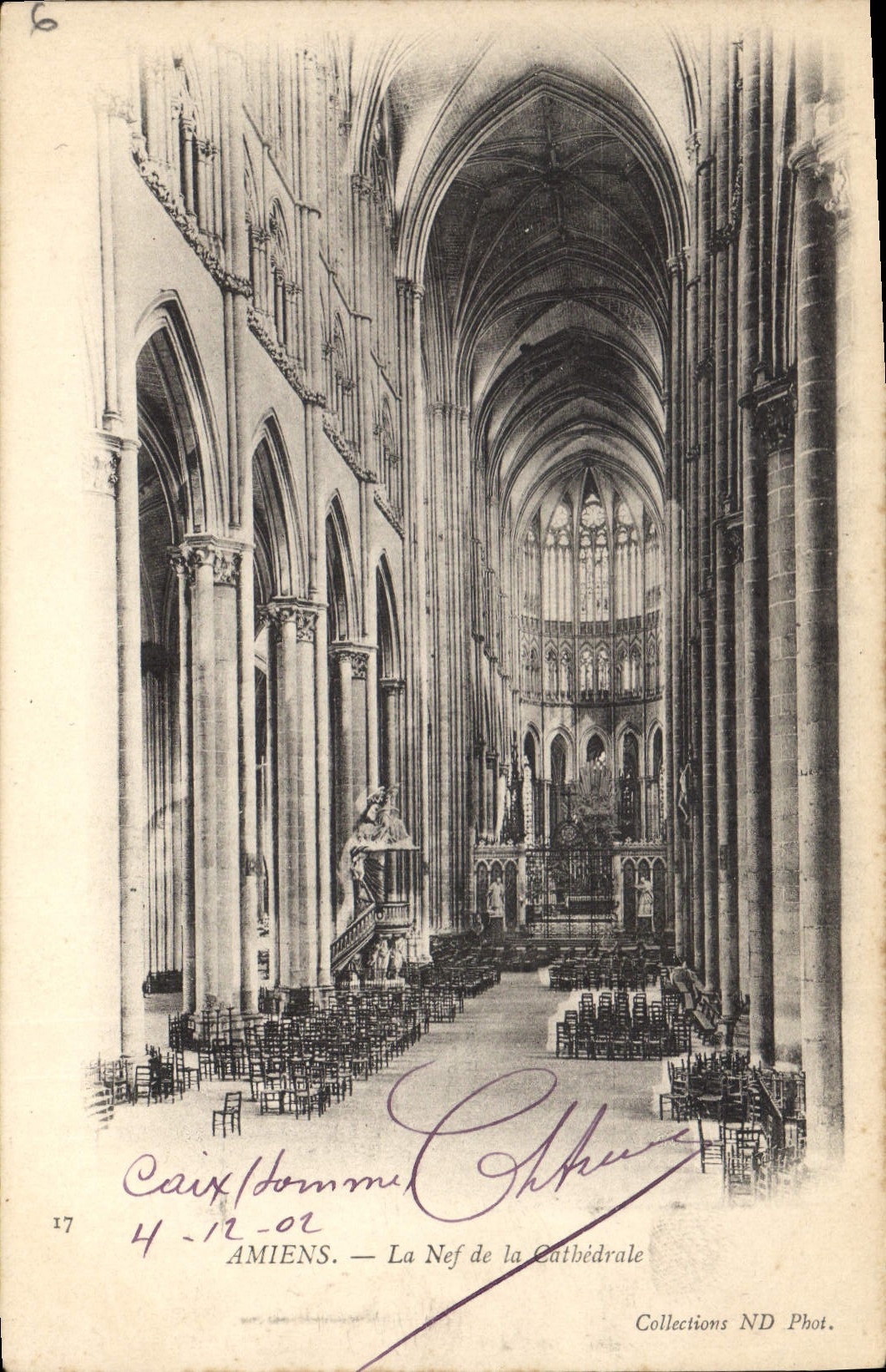 CPA Amiens La Nef de la Cathedrale
