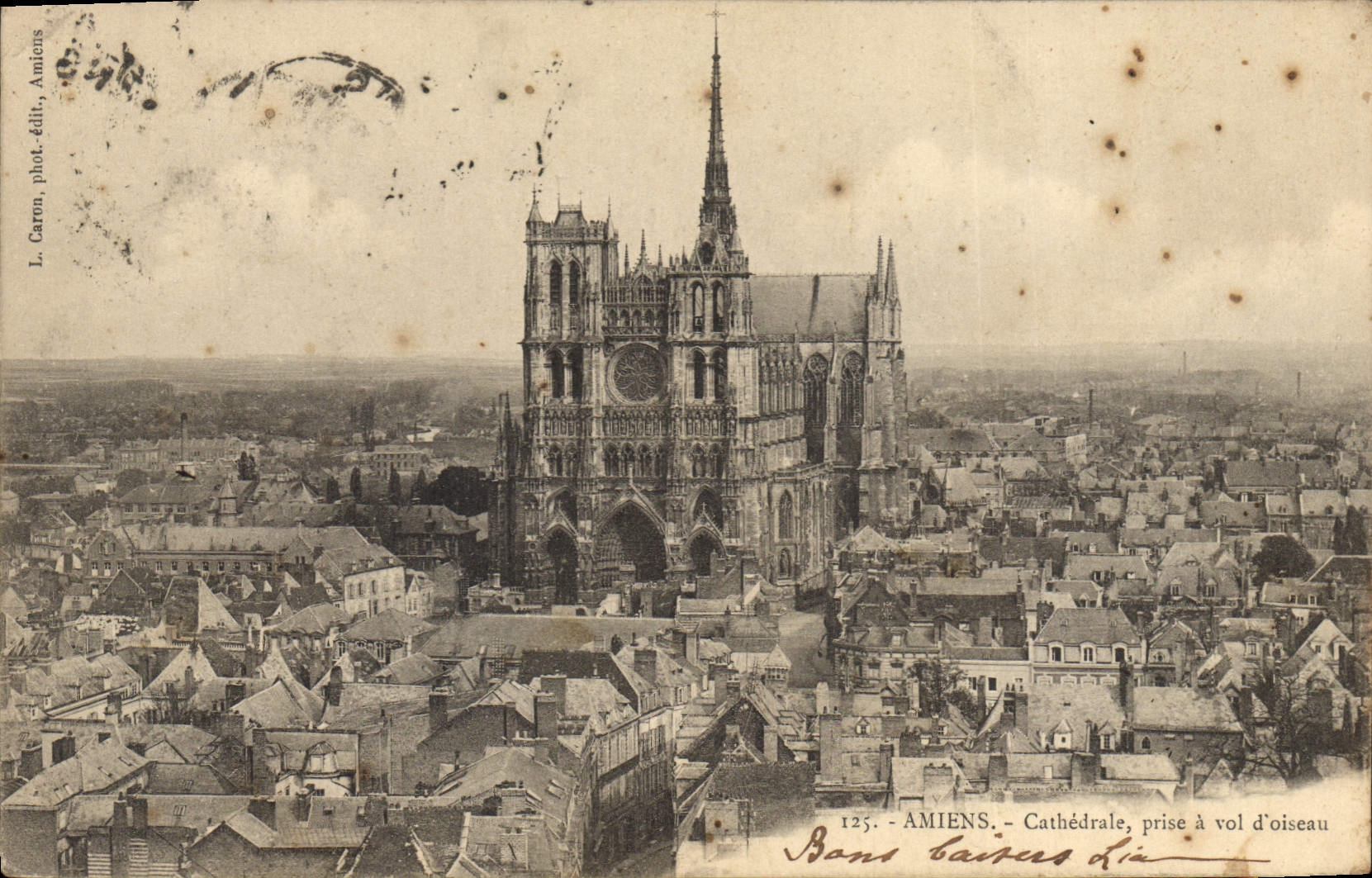 CPA Amiens Cathedrale prise a vol d'oiseau