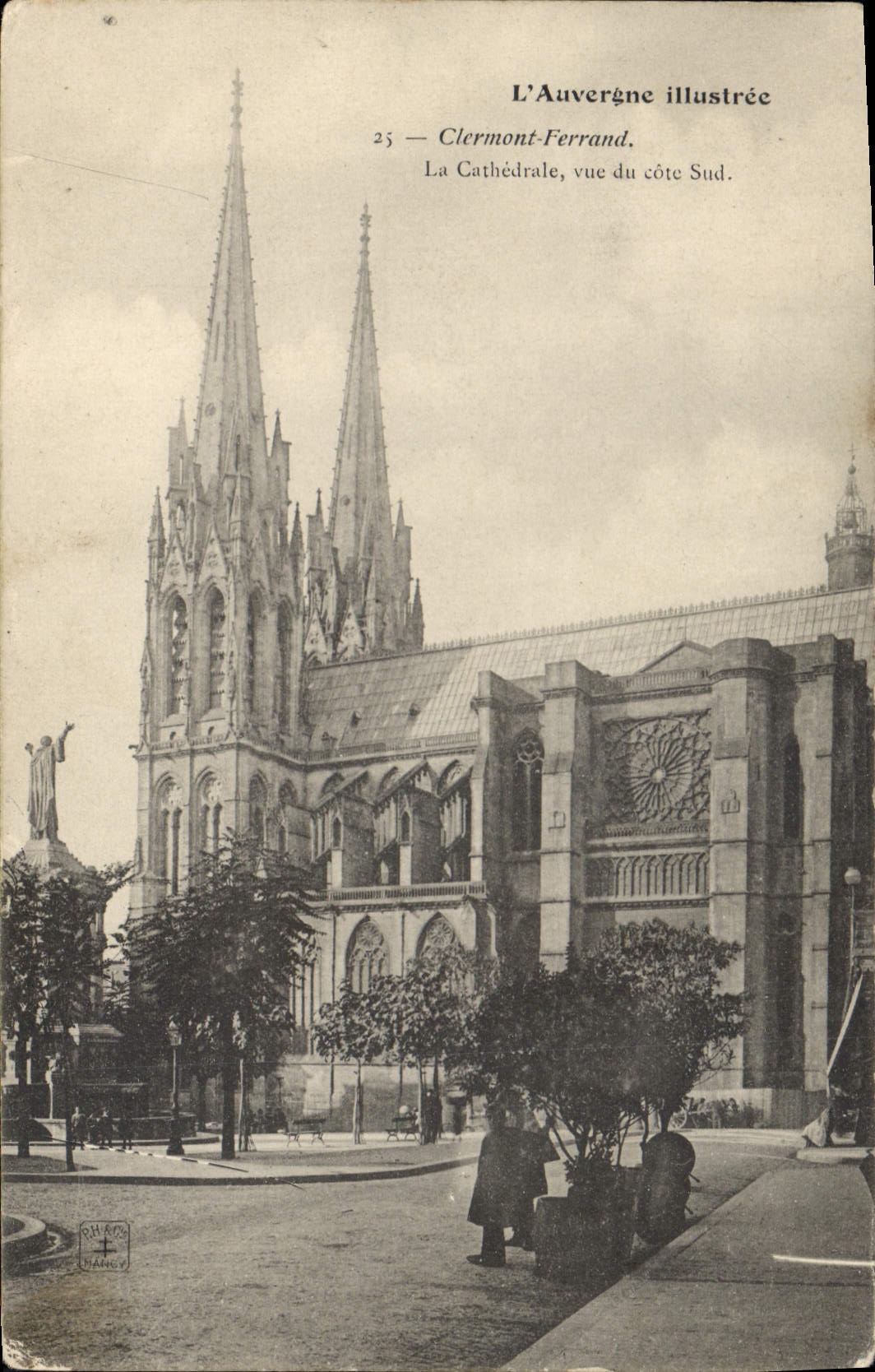 CPA Clermont Ferrand L'Auvergne illistree La Cathedrale vue du cote sud