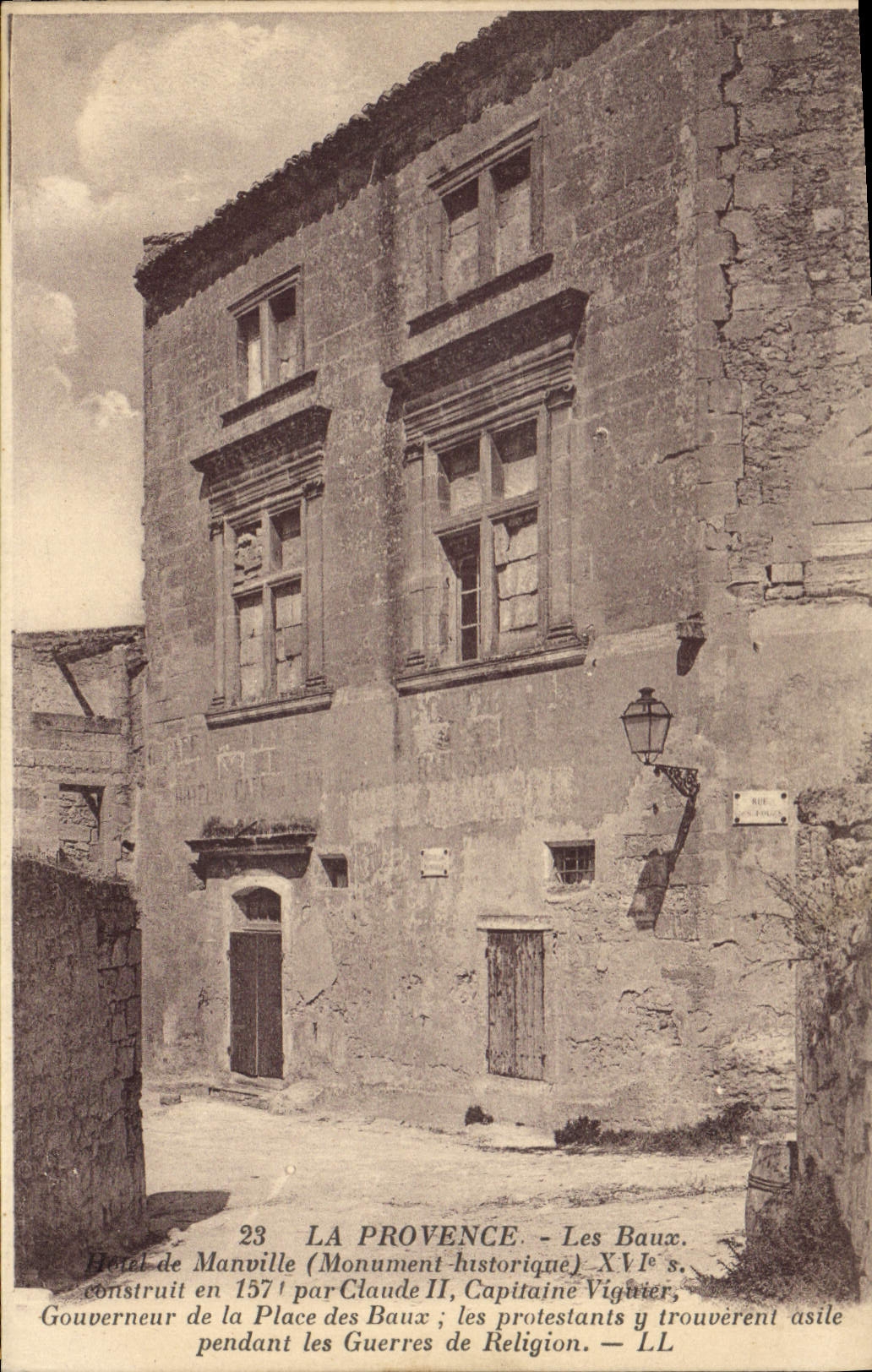 CPA La Provence Les Baux Hotel Manville (Monument historique) XVIe s