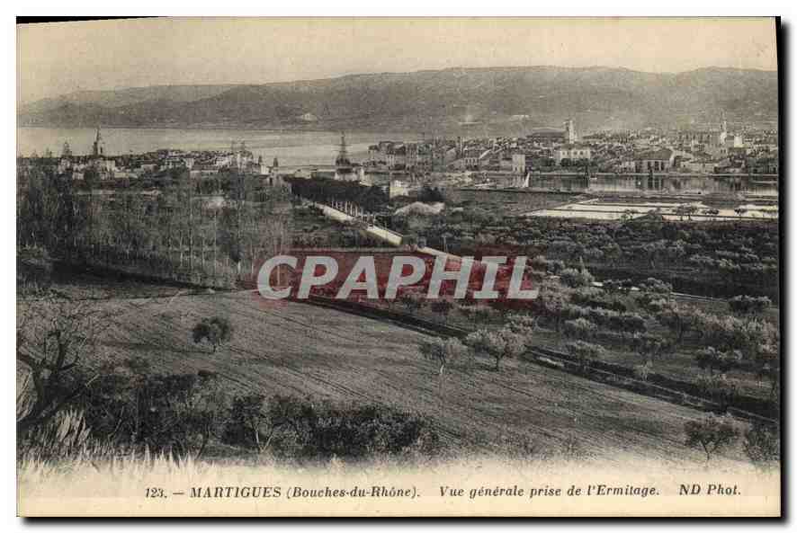 CPA Martigues (Bouches du Rhone) Vue generale prise de l'Ermitage
