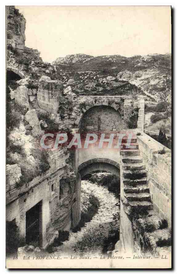 CPA La Provence Les Baux La Poterne Interieur
