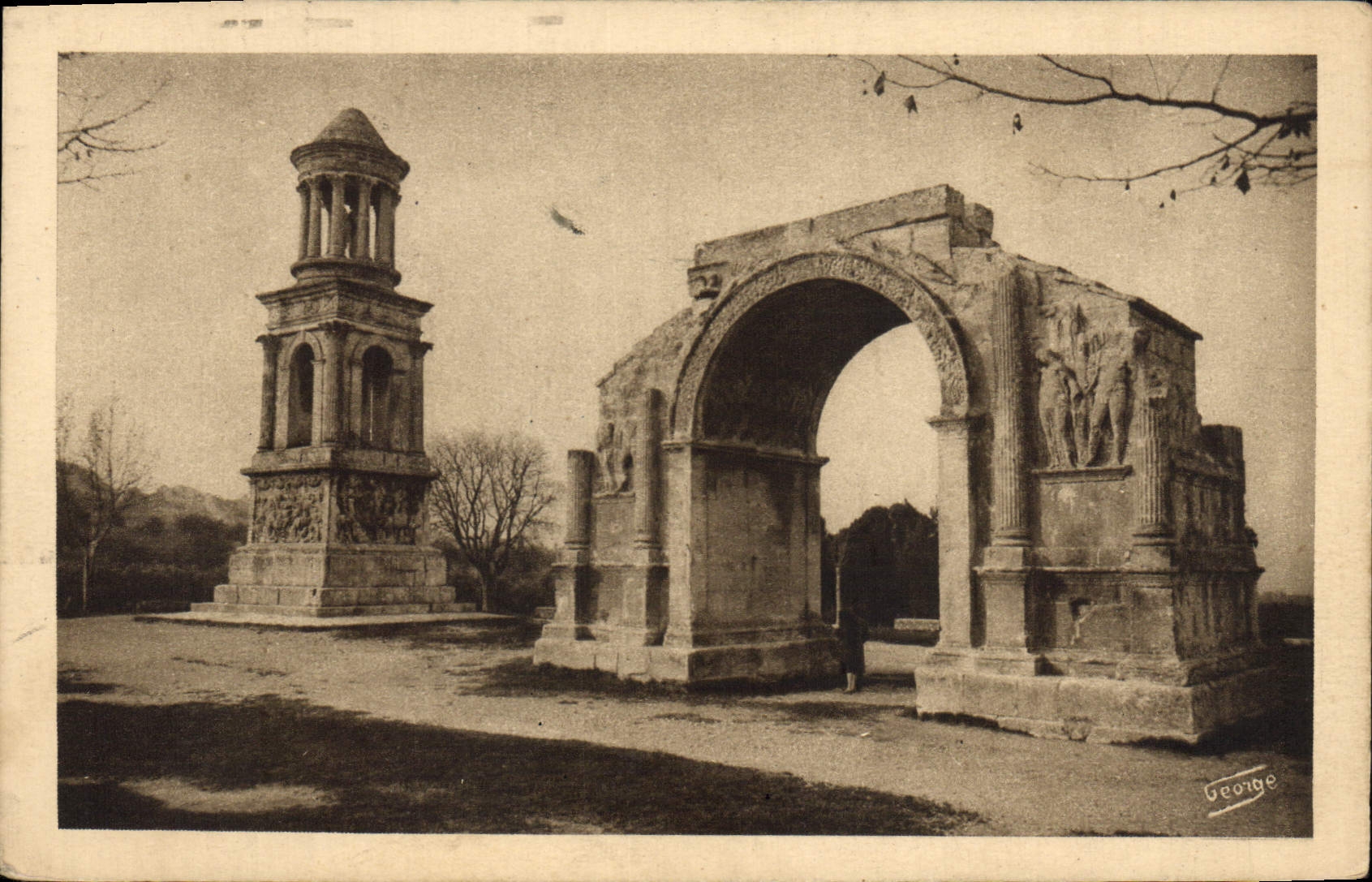 CPA St Remy de Provence Monumetn romains dont la construction remonte au siecle d'Auguste