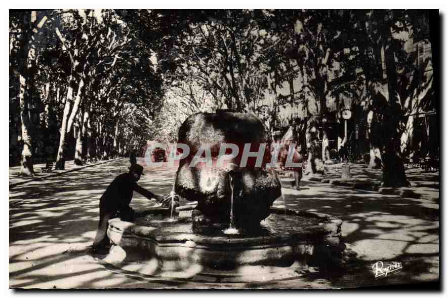 CPA Aix en Provence (B du Rh) L'Eau Chaude sur la Cours Mirabeau