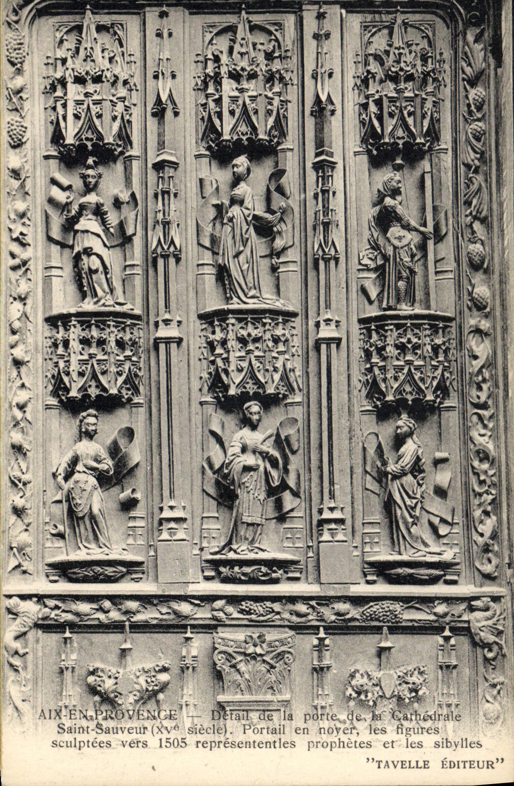 Aix-en-Provence — Détail de la porte de la Cathédrale Saint-Sauveur (xve siècle). Portail en noyer, les figures sculptées vers 1505 représentent les prophètes et les sibylles — Tavelle Éditeur