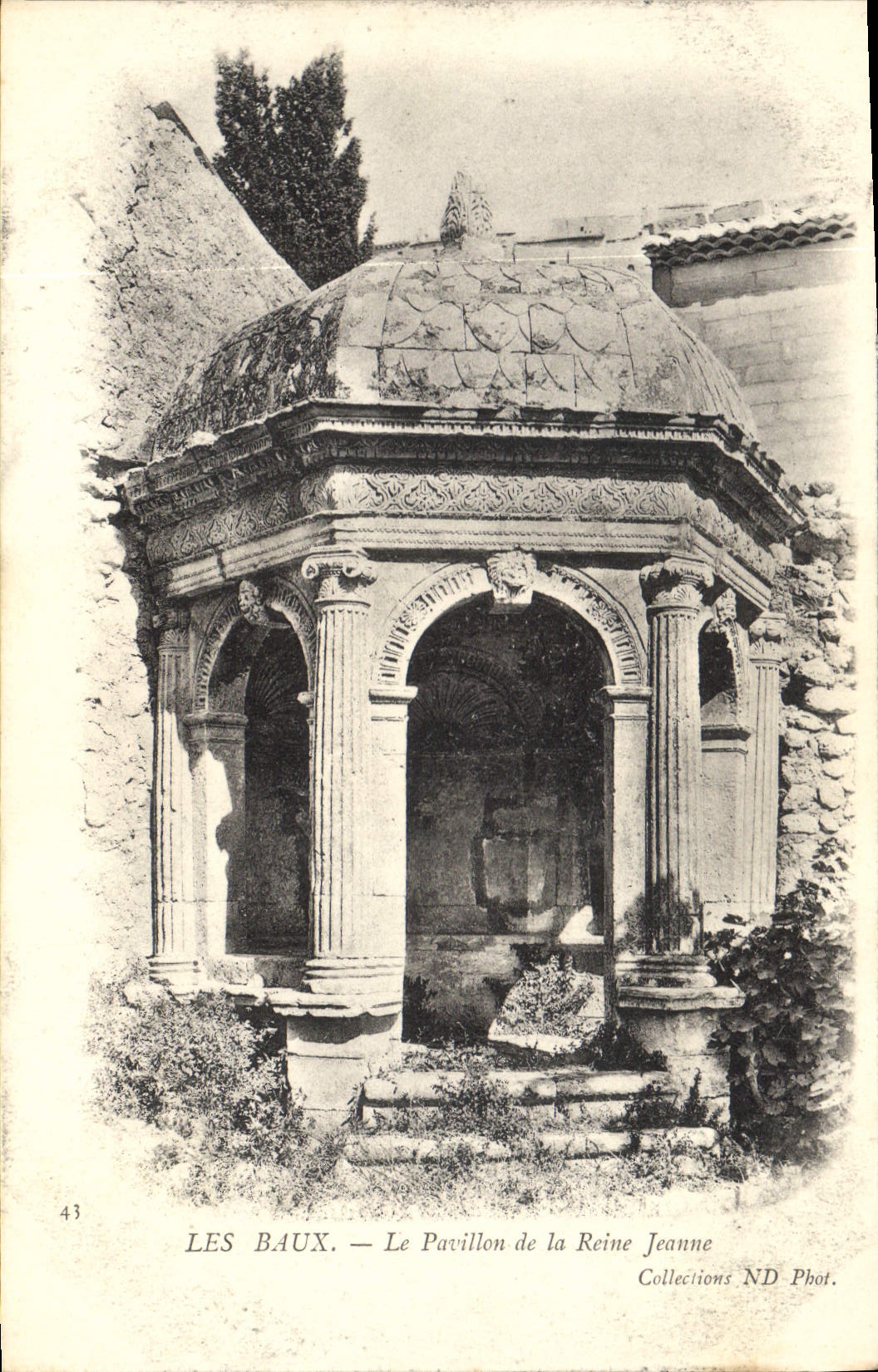 CPA Les Baux Le Pavillon de la Reine Jeanne