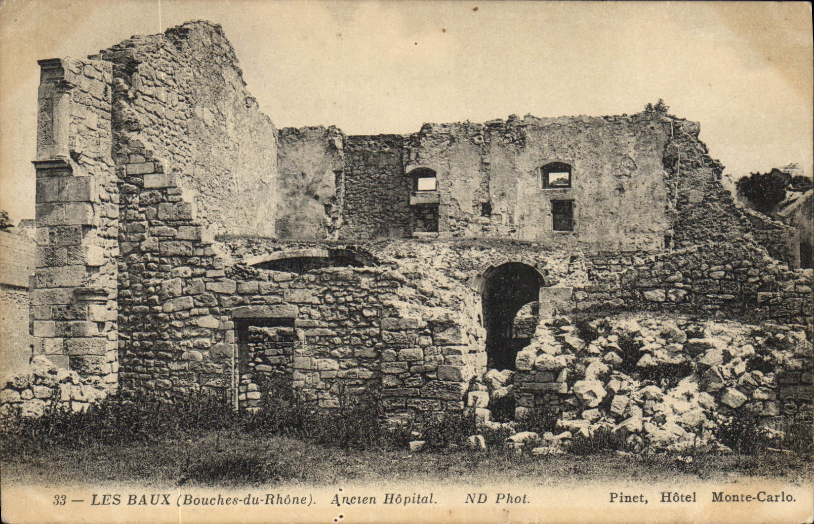 CPA Les Baux (Bouches du Rhone) Ancien Hopital