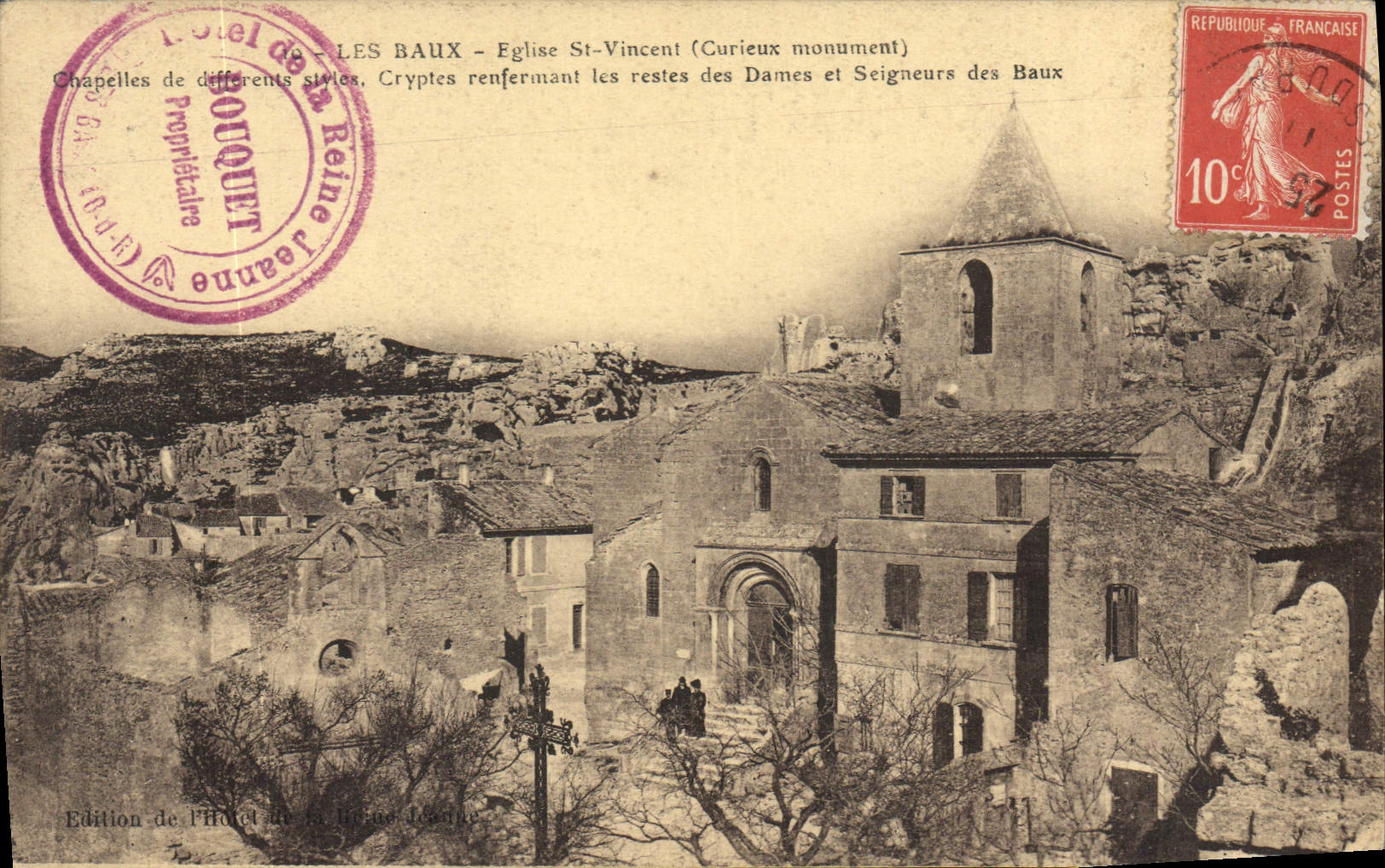 Les Baux - Église Saint-Vincent (Curieux monument) — Chapelles de différents styles, Cryptes renfermant les restes des Dames et Seigneurs des Baux — Édition de l'Hôtel de la République