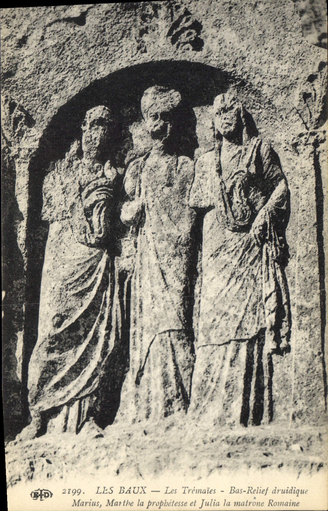Les Baux — Les Trémaïes — Bas-Relief druidique