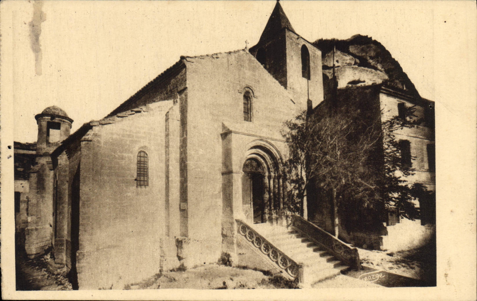 Les Baux - Église Saint-Vincent — vestiges des Xe, XIIe, XIVe, XVe — Édit. J. GEORGE-ARLES
