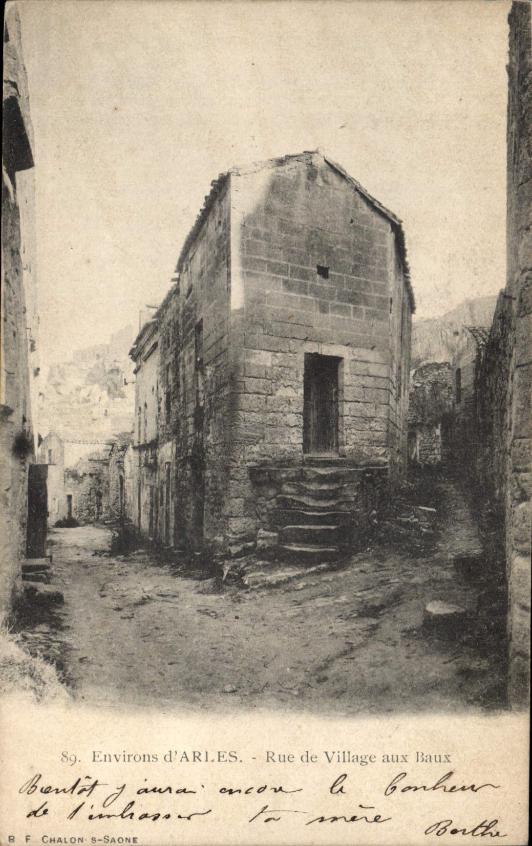 CPA Environs d'Arles Rue de Village aux Baux