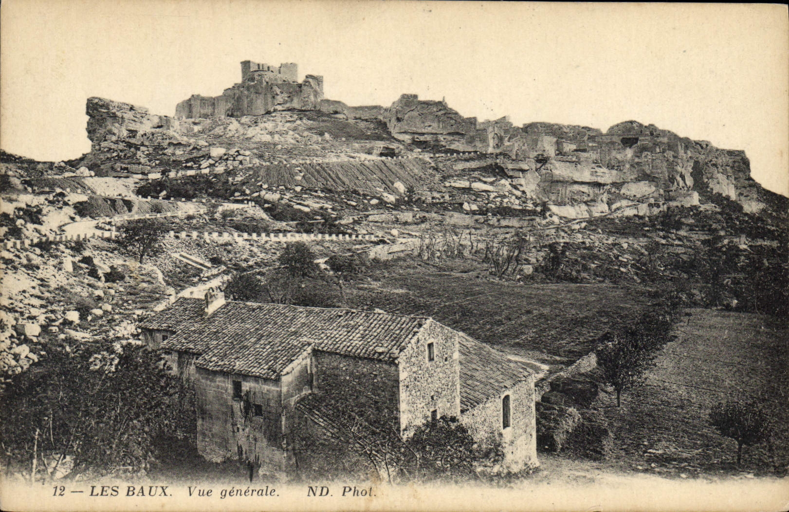 Les Baux — Vue générale — ND. Phot. n°12