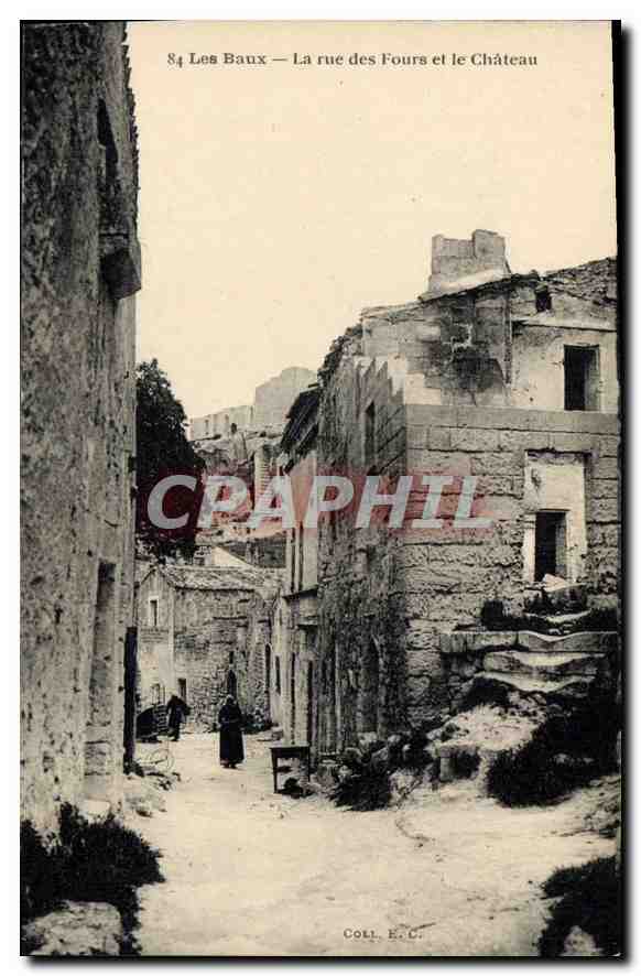 CPA les Baux La rue des Fours et le Chateau