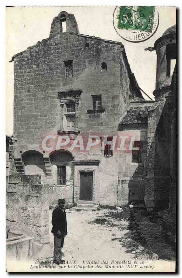 CPA Les Baux L'Hotel des Porcelets et le Lanterdum sur la Chapelle des Manville (XVIe siecle)