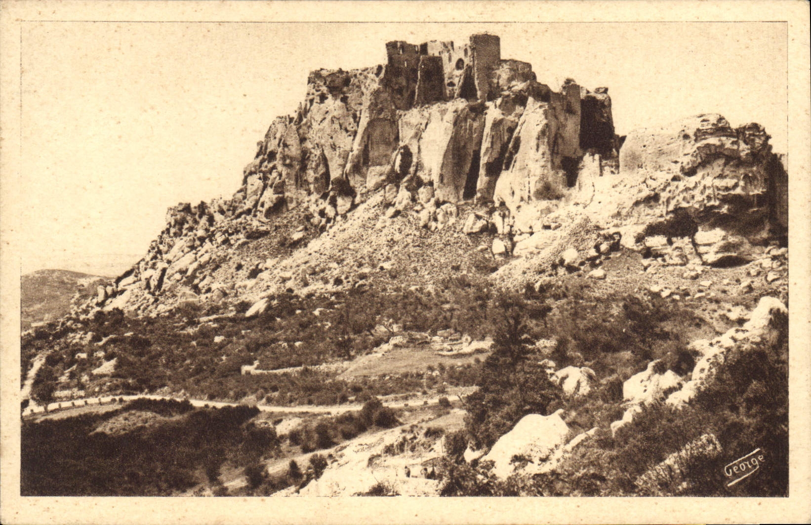 CPA Les Baux (B du R) Cote oriental et nord des ruine du Chateau feodal bati au Xe s detruit sou Lou
