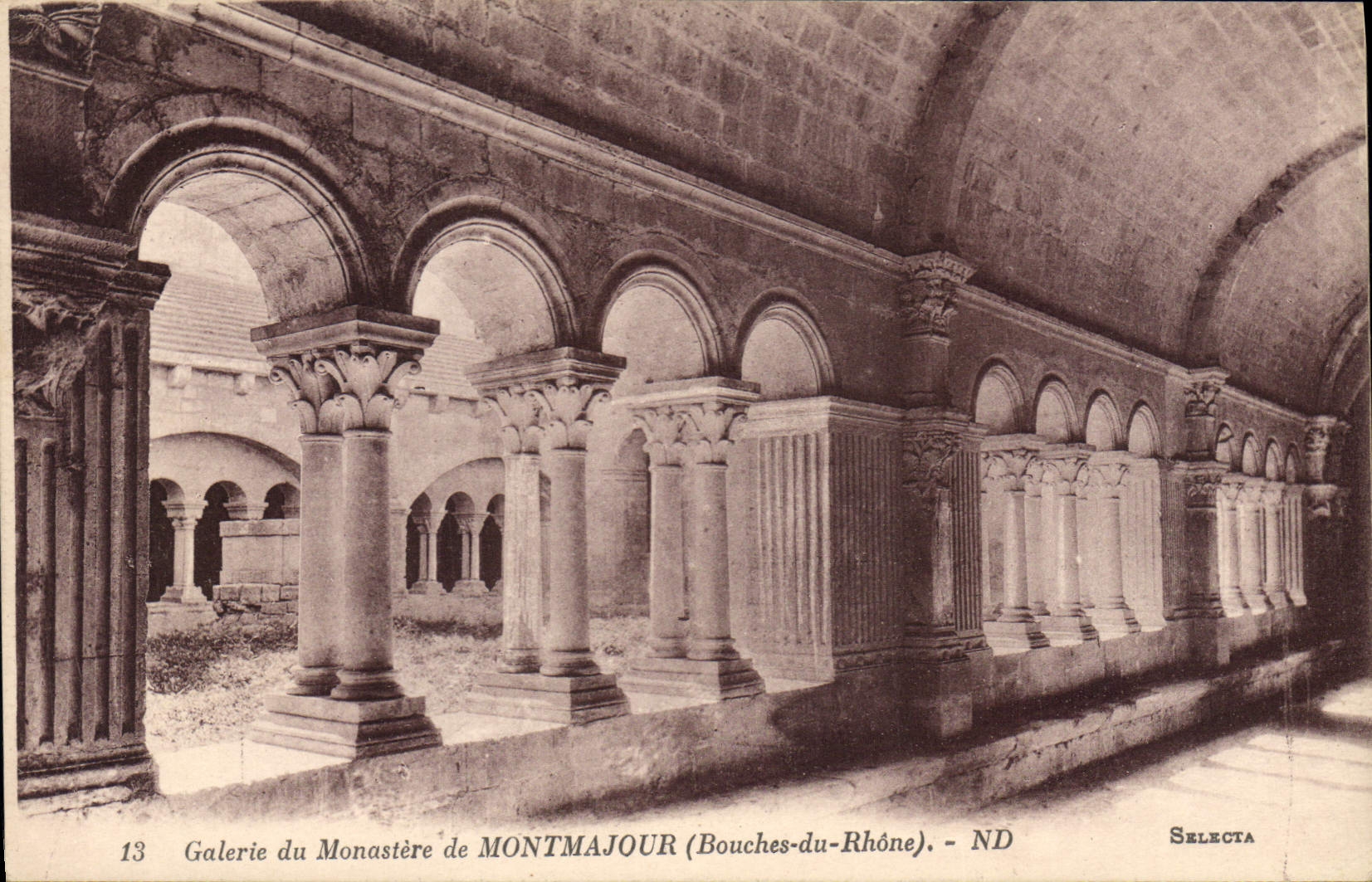 CPA Galerie du Monastere de Montmajour (Bouches du RHone)