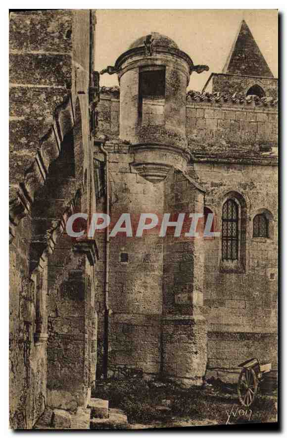 CPA La Douce France Paysages et Pierres de Provence Les Baux (B du R) La Lanterne des Morts