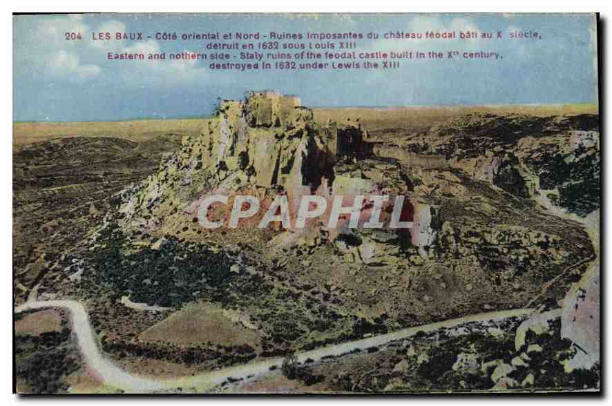 CPA Les Baux Cote oriental et Nord Ruines imposantes du Chateau feodal bati au X siecle detruit en 1