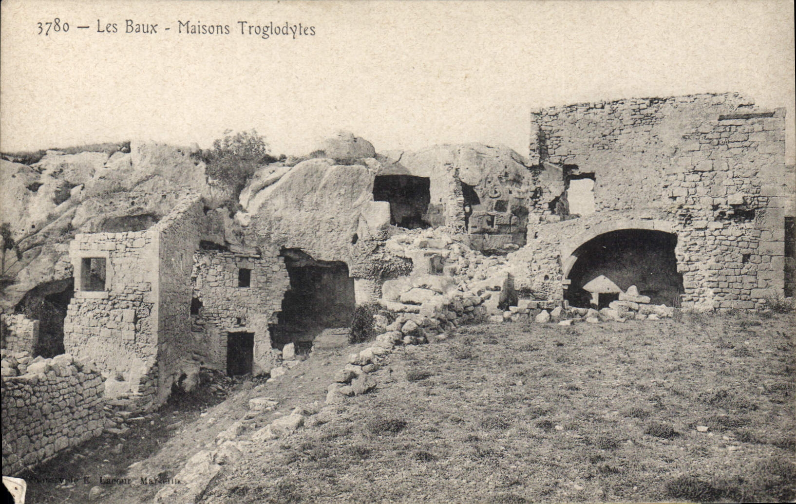 Les Baux - Maisons Troglodytes — E. LEBON, Maîtrise