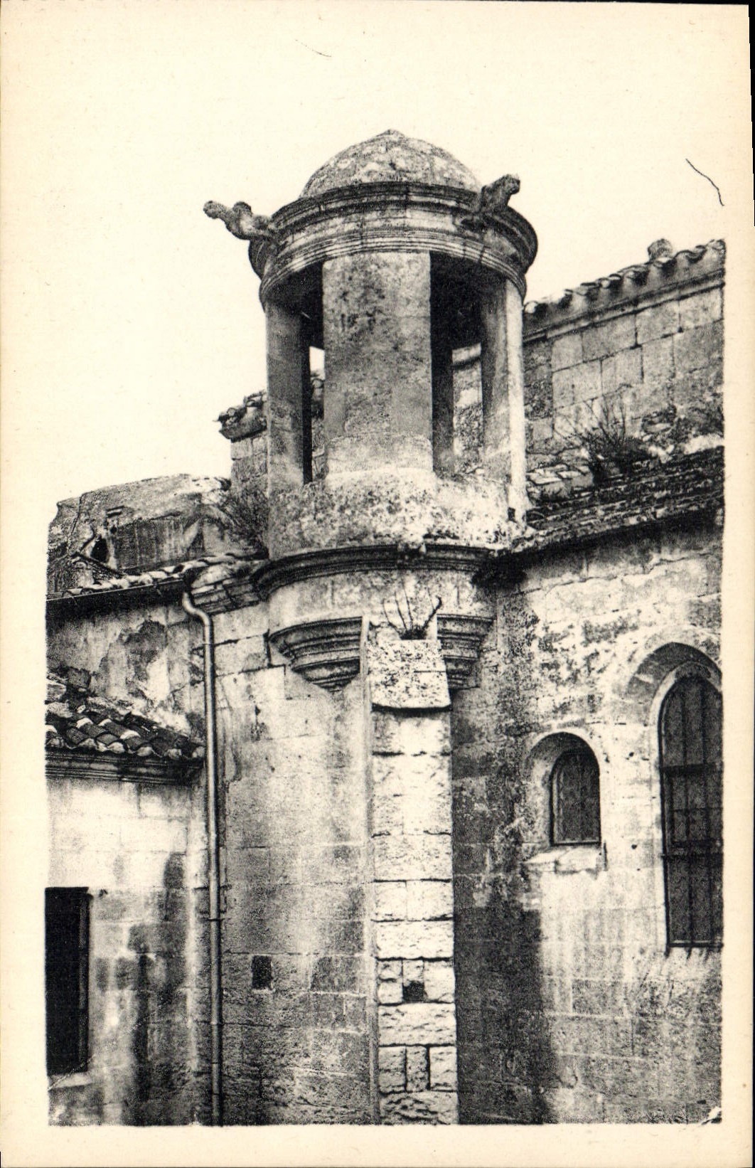 CPA Les Baux La Laterne des Morts