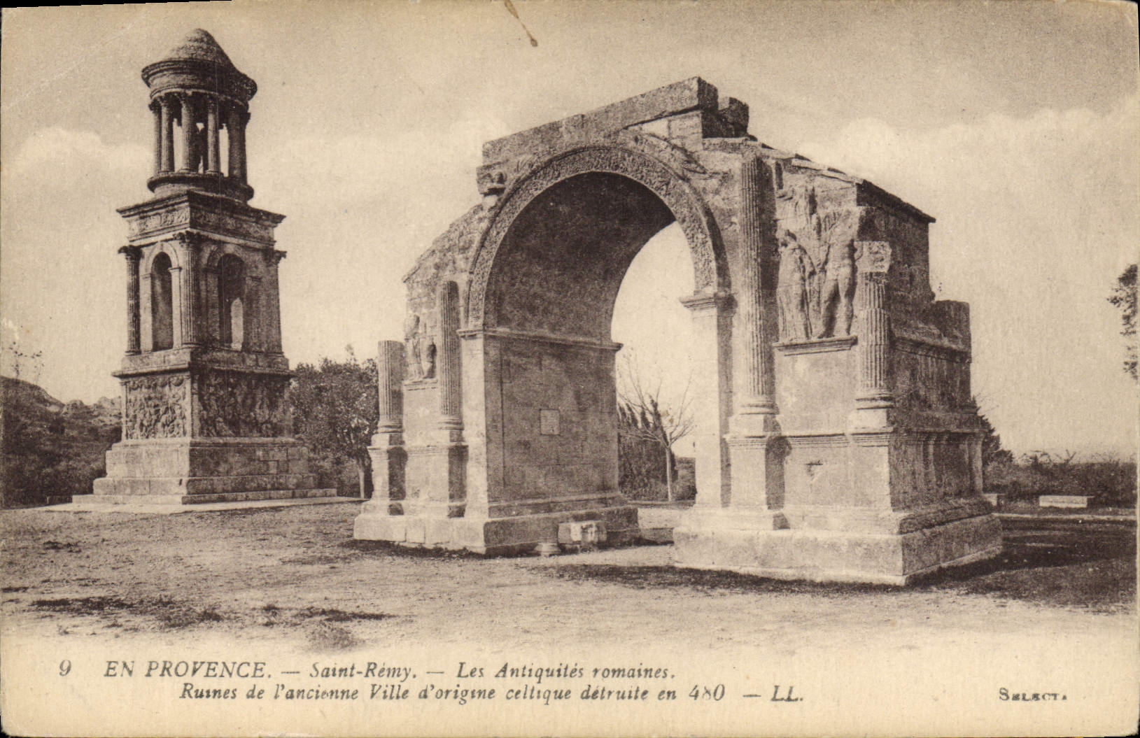 CPA En Provence Saint Remy Les Antiquites romaines Ruines de l'ancienne Ville d'origine acllique det